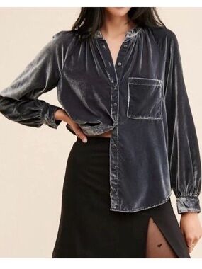 Anthropologie PILCRO gray crushed velvet top, XS.